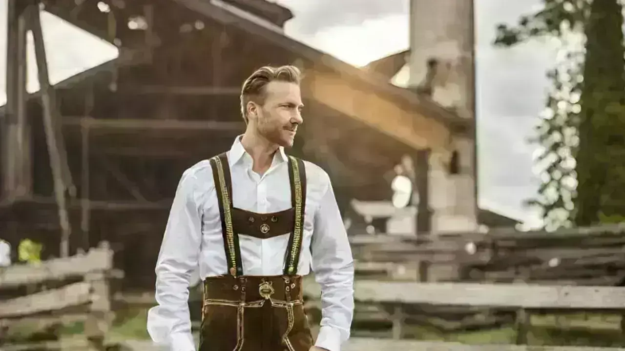The Guide to Accessorizing the Lederhosen: Traditional Suspenders Vs. Belt