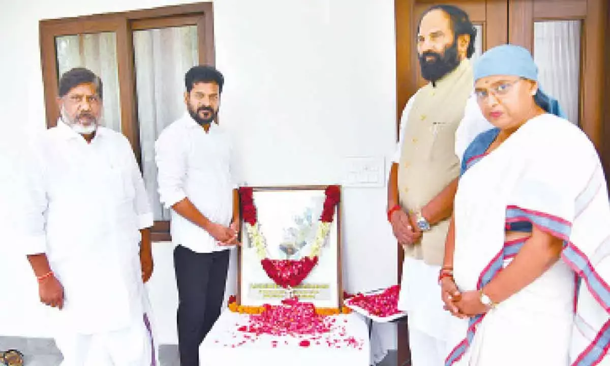 Deputy Chief Minister Mallu Bhatti Vikramarka, Irrigation Minister N Uttam Kumar Reddy, Kodad MLA N Padmavathi Reddy seen along with the chief minister paying floral tributes.