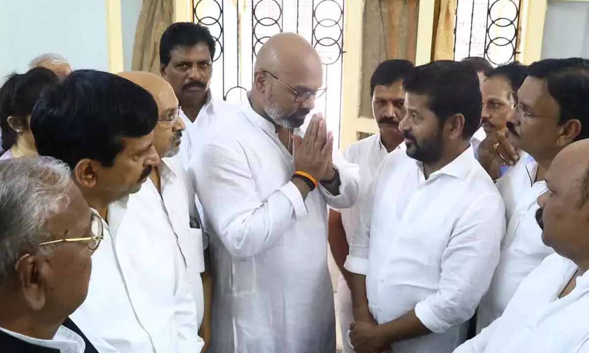 CM Revanth pays homage to senior Cong leader DS