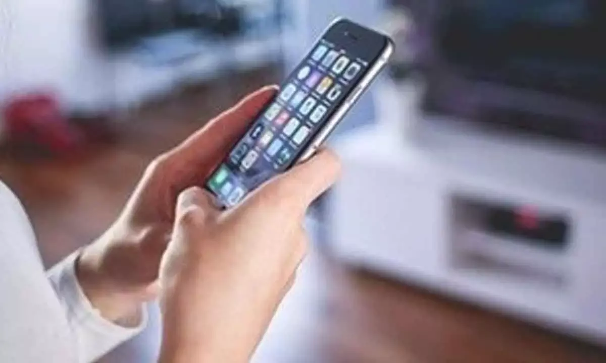 Over 8 in 10 Indian users seek compact smartphones with flagship performance: Report