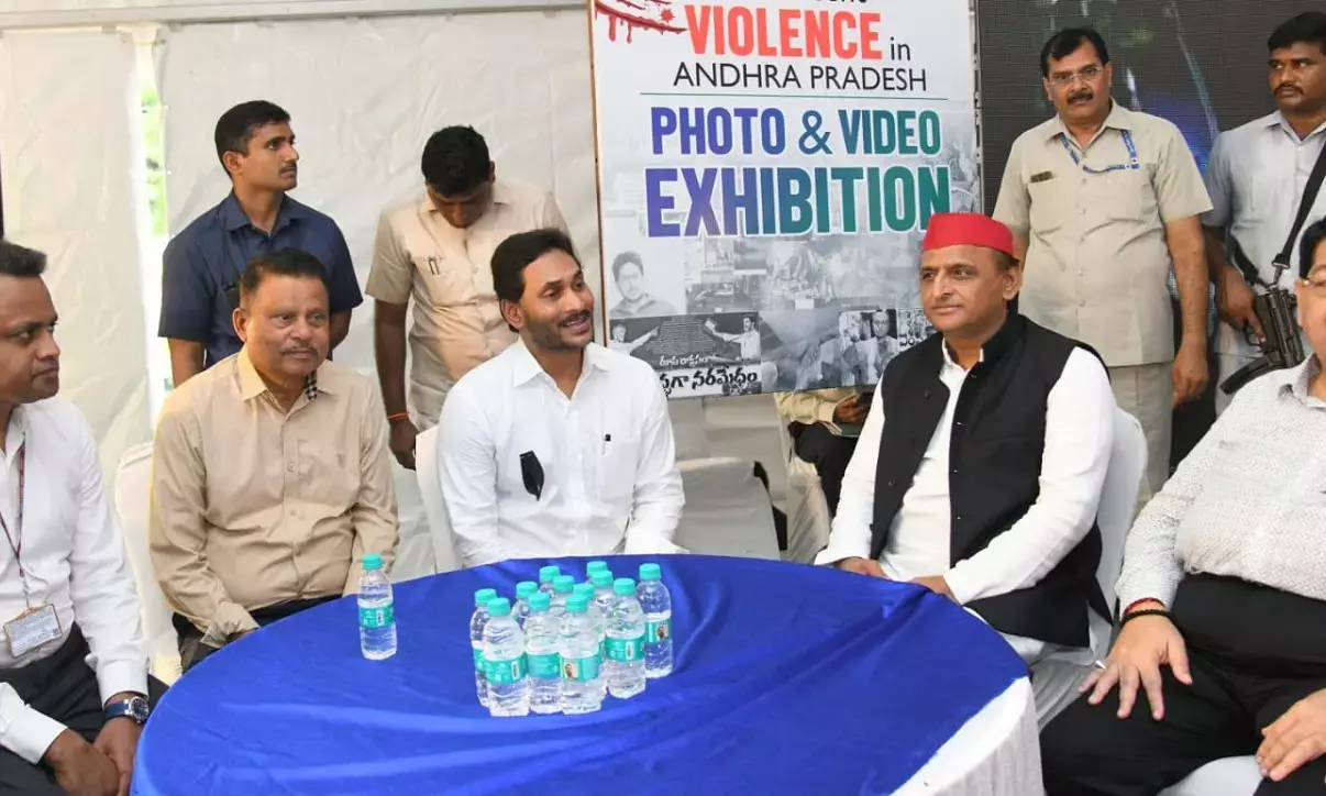 SP chief Akhilesh Yadav lends shoulder to YSRCP; condemns violence in AP
