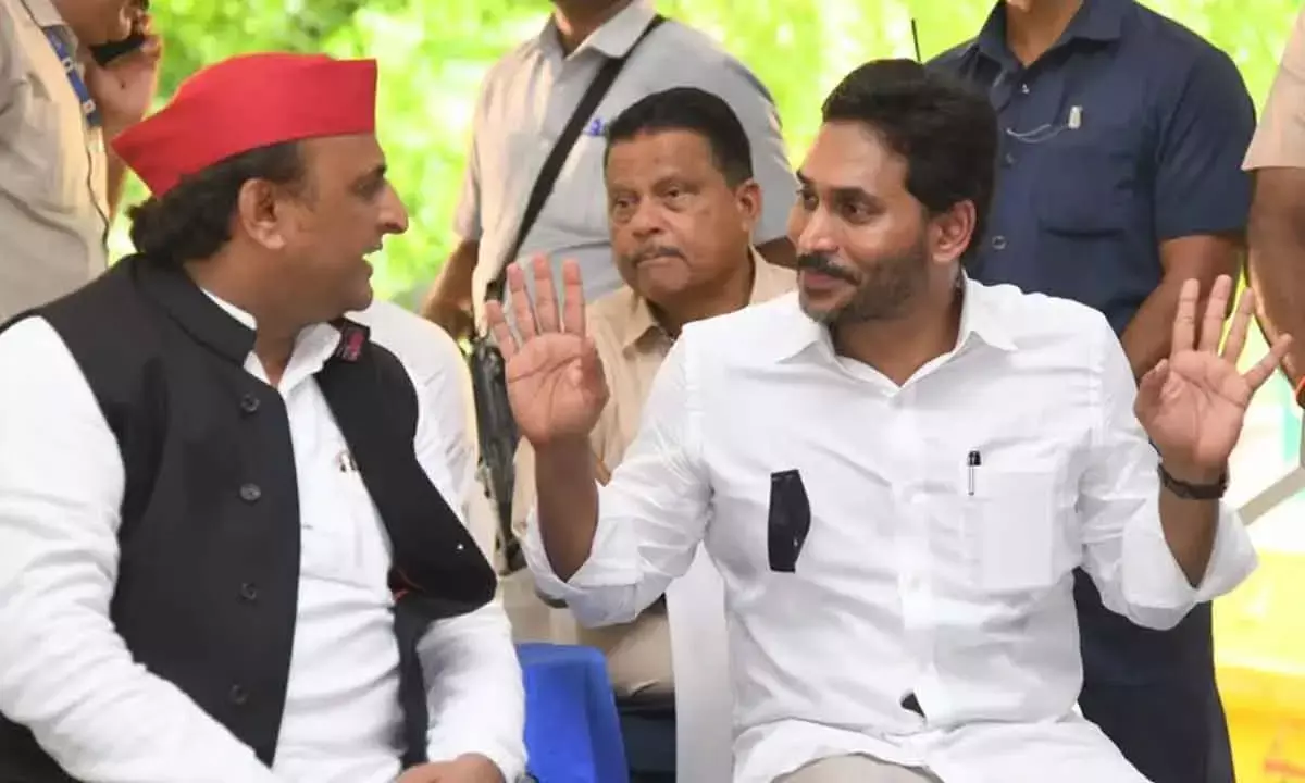 Oppn leaders support Jagan’s protest in Delhi against violence in Andhra