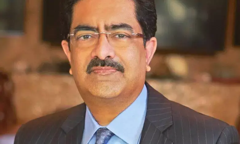 Kumar Birla discusses business opportunities in Bengal with Mamata Banerjee