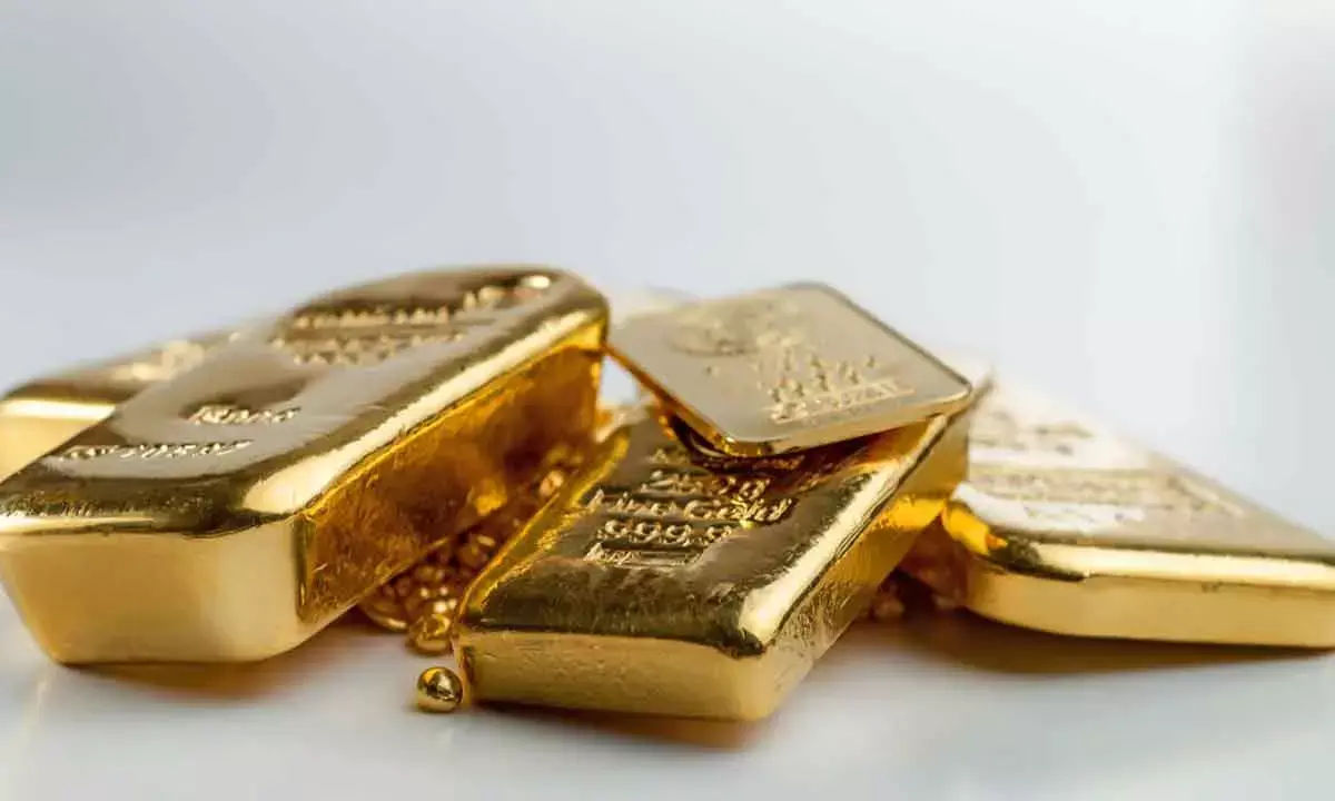 Gold rises Rs350; Silver slips Rs200