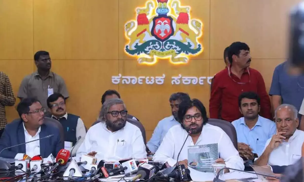 Andhra, Karnataka join hands to tackle red sandalwood smuggling