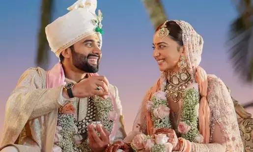 Who is third-wheeling between Rakul Preet and Jackky Bhagnani?