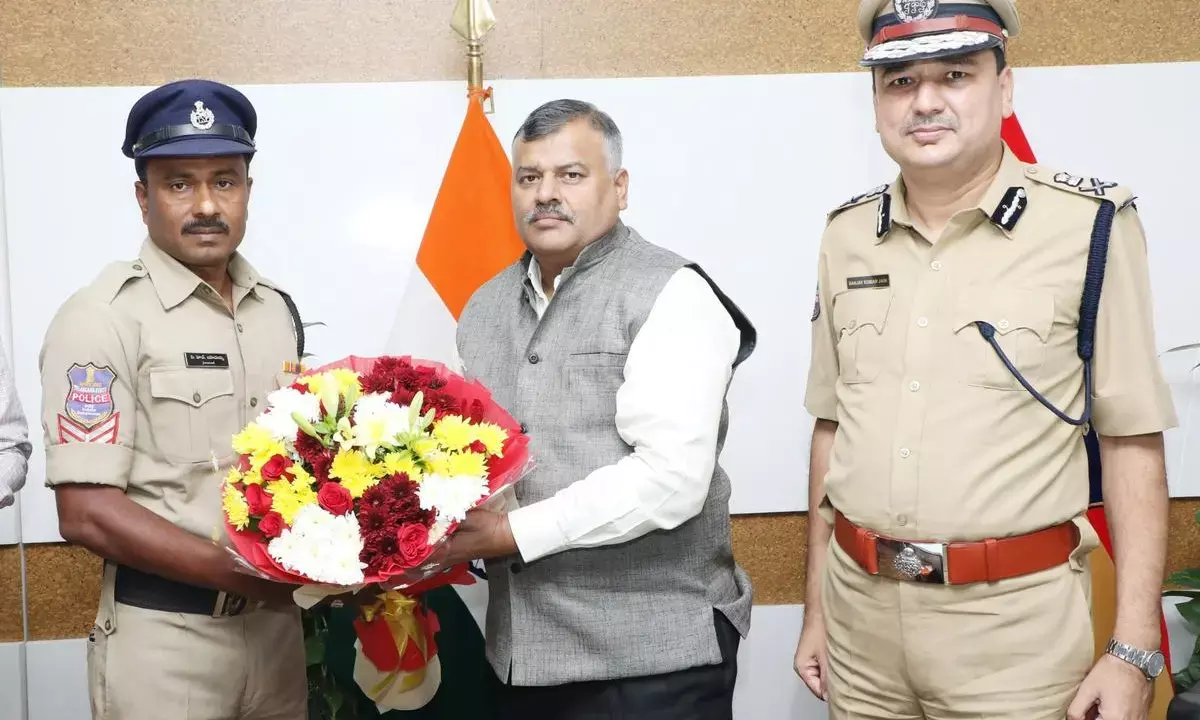Telangana DGP lauds Head Constable for prestigious Presidents Medal for Gallantry