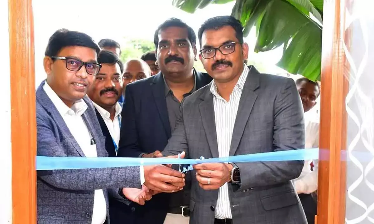 Muthoot Microfin unveils 1st branch in Andhra
