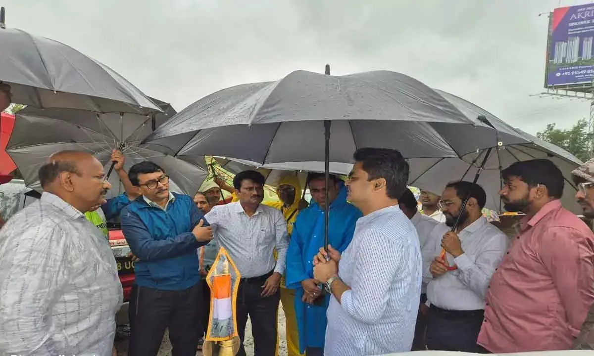 HMDA Commissioner reviews ORR drains