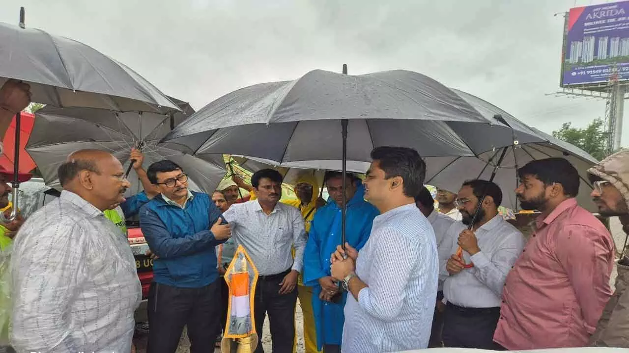 HMDA Commissioner reviews ORR drains HMDA Commissioner reviews ORR drains