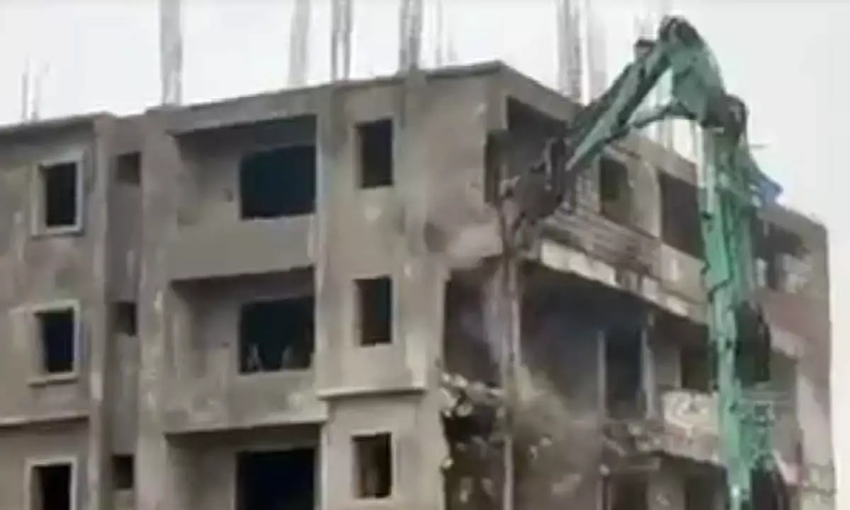 HYDRAA demolishes villas at Mallampet