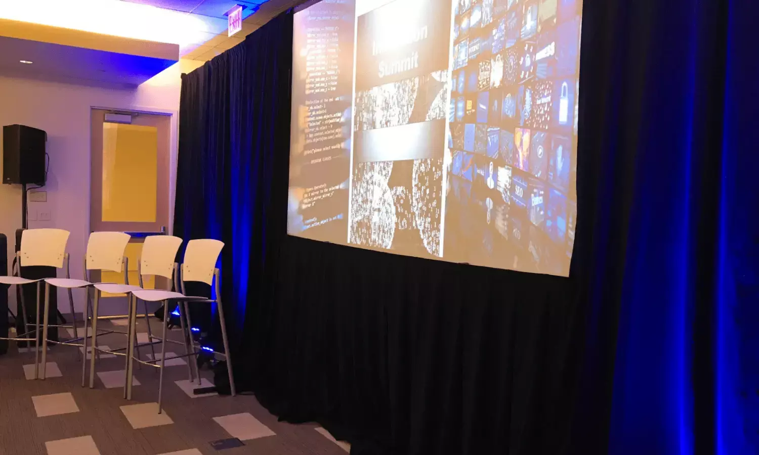 Choosing the Right Projector Screen Hire for a Flawless Event Presentation