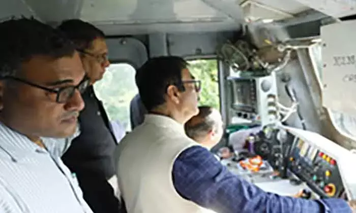 SCR GM Inspects Working of Kavach Version System