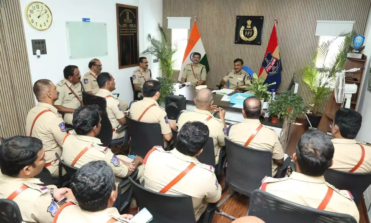 CM Reviews Arrangements for Ganesh Immersion