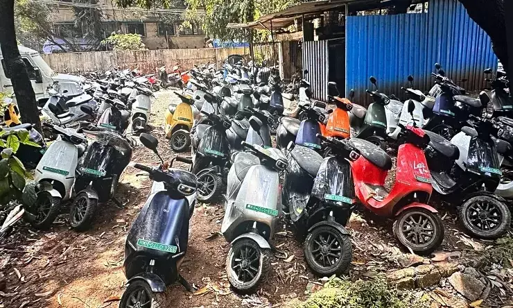 Netizens slam Bhavish over poor scooter quality as he shows battery to Vaishnaw