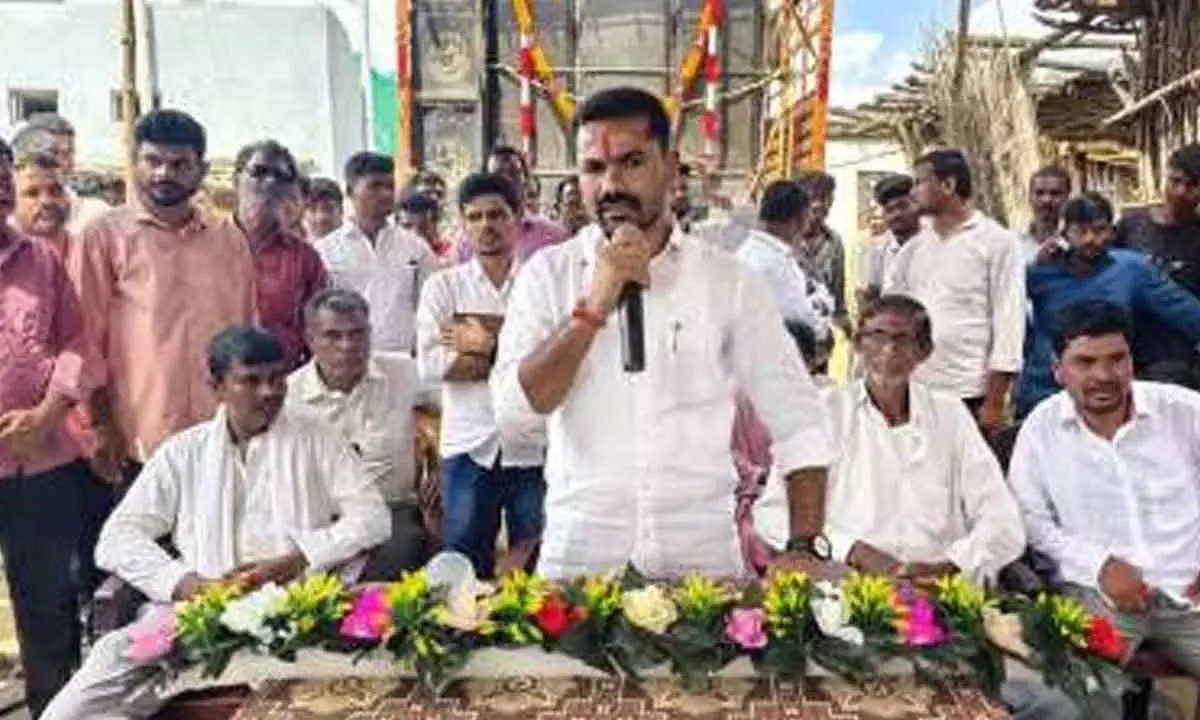 Congress MLA Offers Land For Bittu’s Head