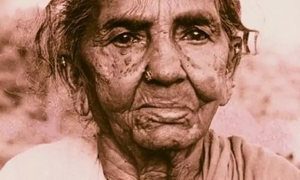 Tributes Paid to Chakali Ilamma on Her Birth Anniversary