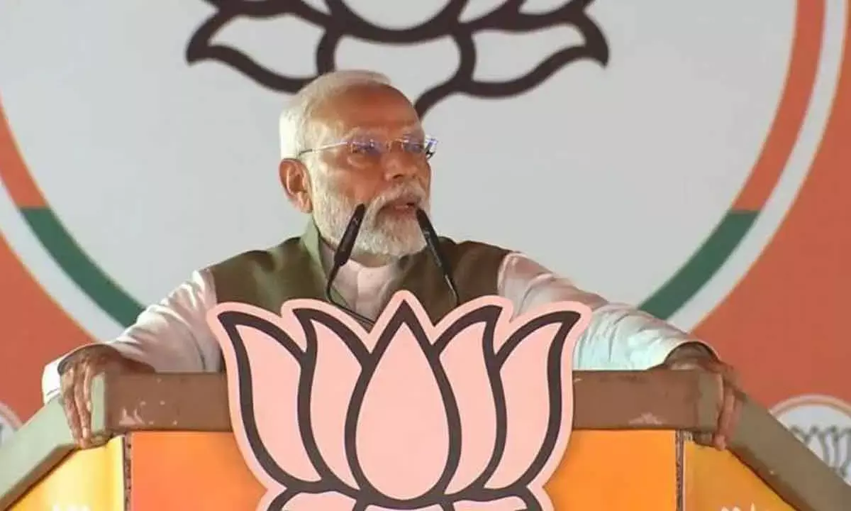 Congressmen Live For Their Families: PM Modi