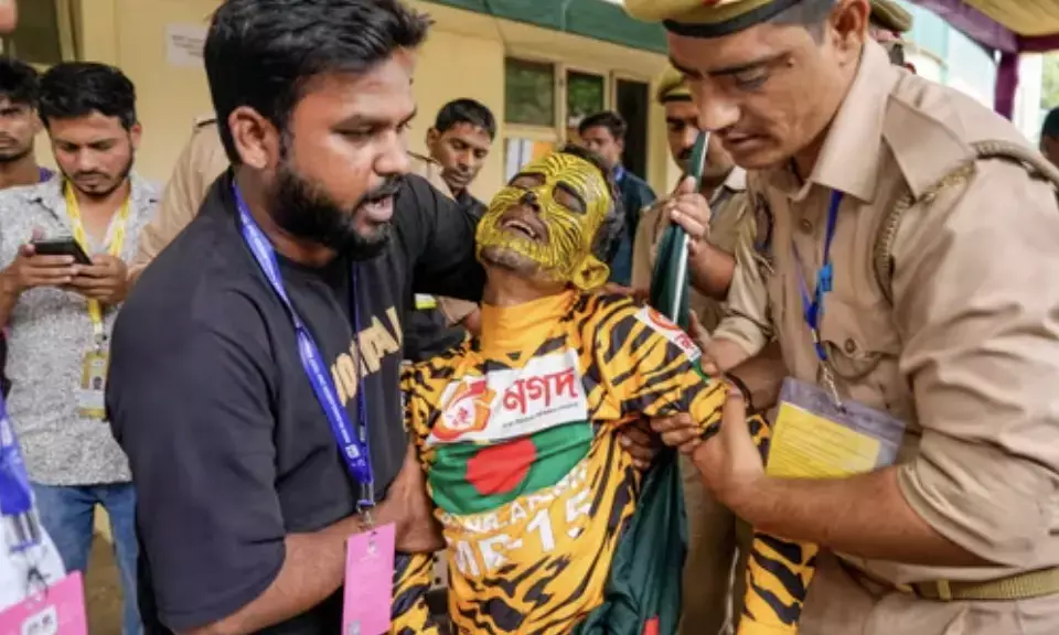 Bangladesh Super Fan Tiger Roby assaulted during 2nd test against India, hospitalized