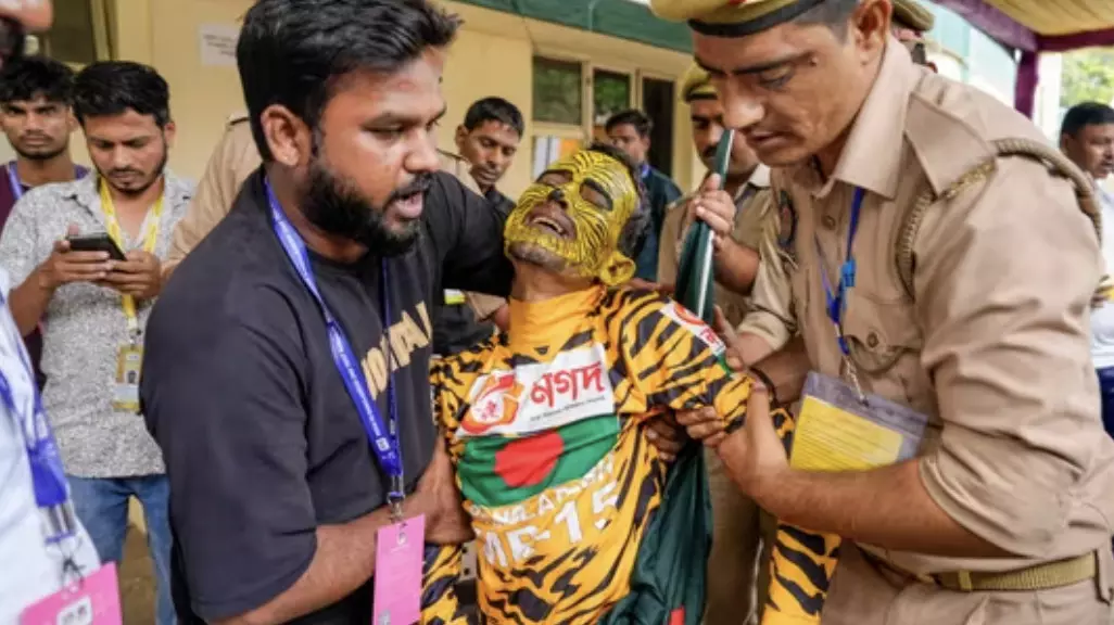 Bangladesh Super Fan Tiger Roby assaulted during 2nd test against India, hospitalized Bangladesh Super Fan Tiger Roby assaulted during 2nd test against India, hospitalized