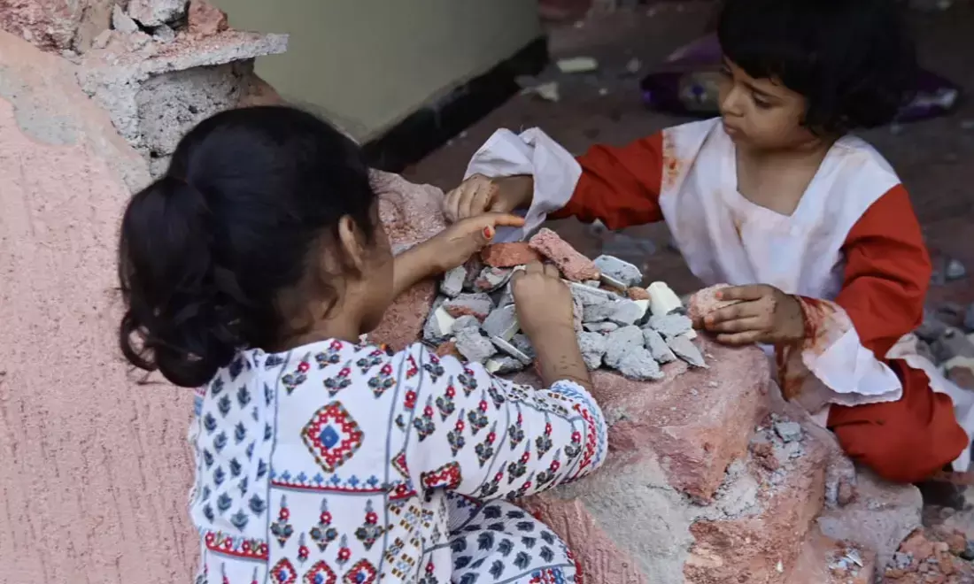 Musi riverbed demolition: 200 workers, sledgehammers, crowbars