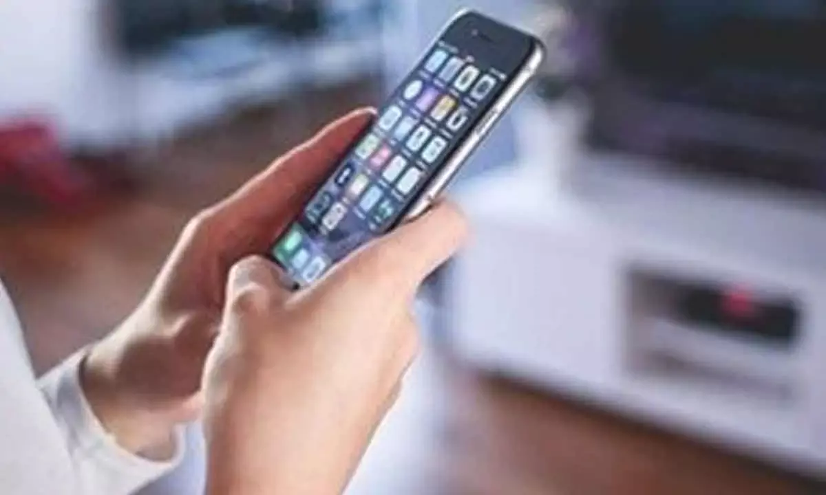 Just 1-minute Phone Break Can Help Students Perform Better