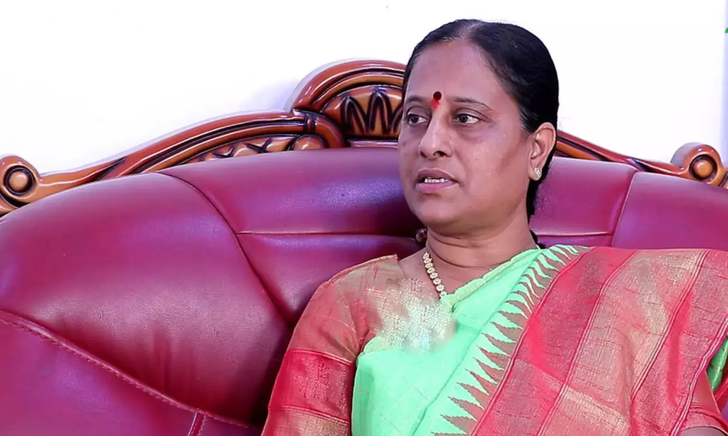 Konda Surekhas Controversial Comments: Naga Chaitanya, Samantha, and Amala Akkineni Respond Konda Surekhas Controversial Comments: Naga Chaitanya, Samantha, and Amala Akkineni Respond