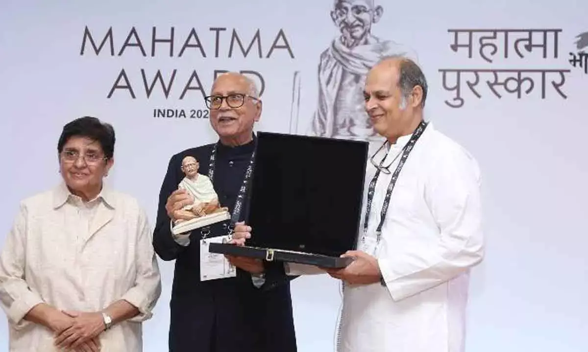 Amar Raja Founder Galla Bags Mahatma Award