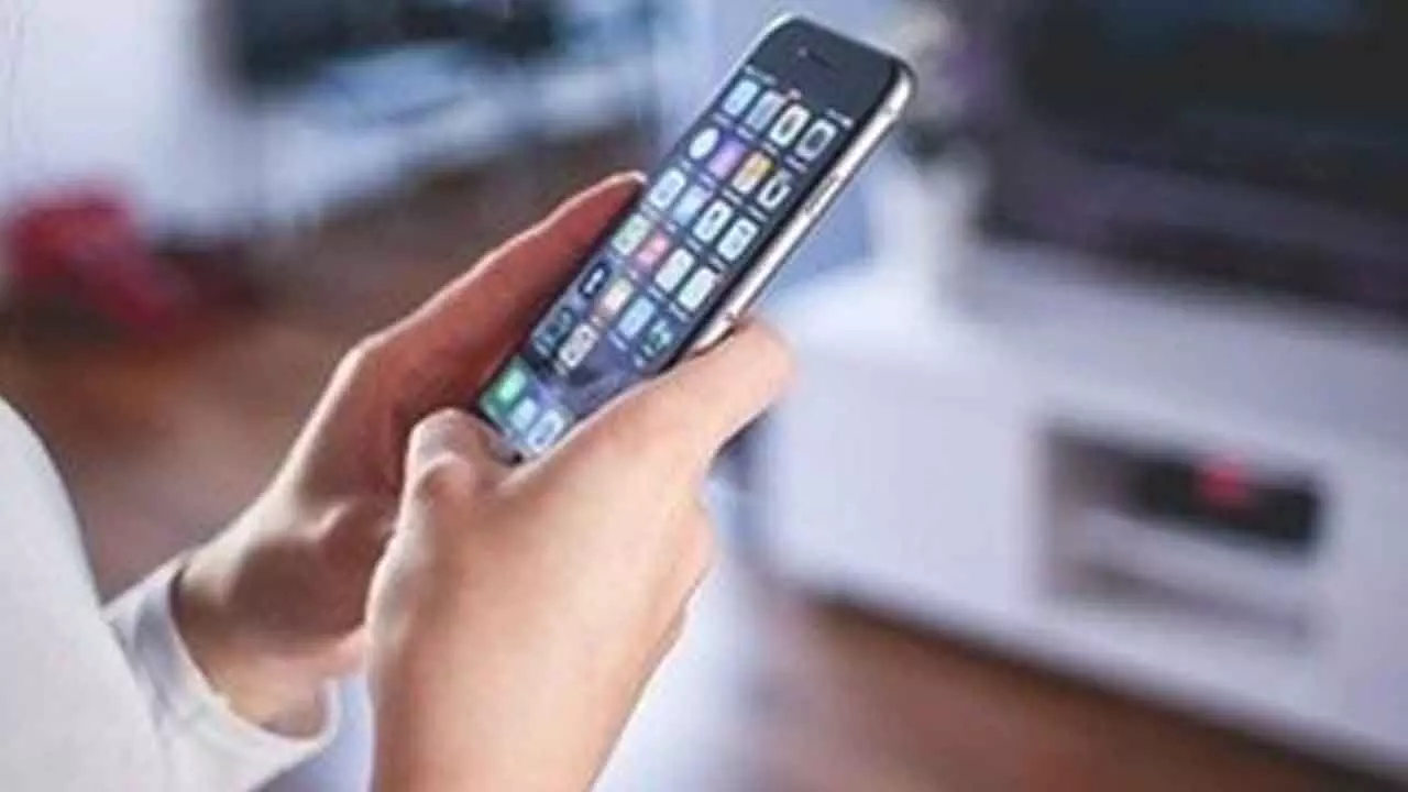 Just 1-minute Phone Break Can Help Students Perform Better Just 1-minute Phone Break Can Help Students Perform Better