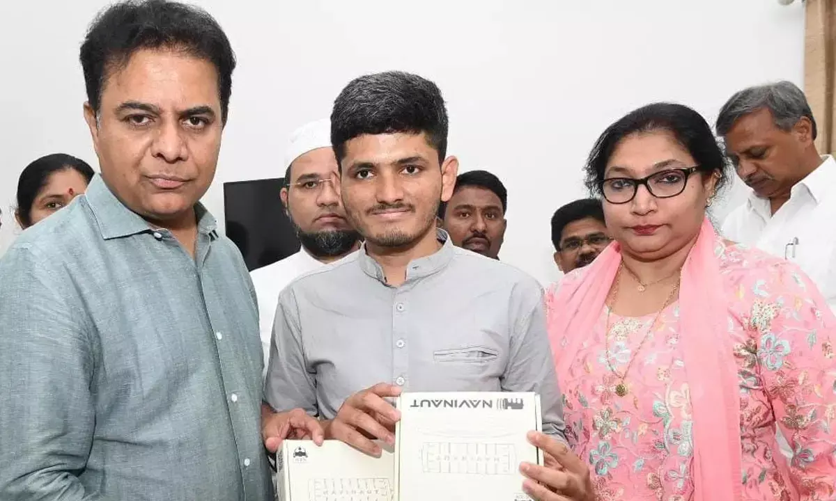 19-Yr-Old Innovator Meets KTR