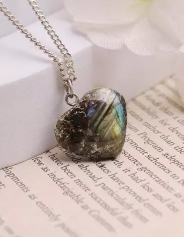 Labradorite Magic: Jewel, Home Decor, and Spiritual Friend Labradorite Magic: Jewel, Home Decor, and Spiritual Friend