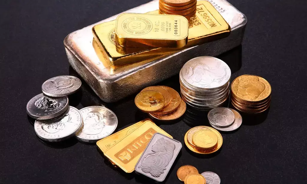 Gold Declines Rs 400 As Silver Remains Flat