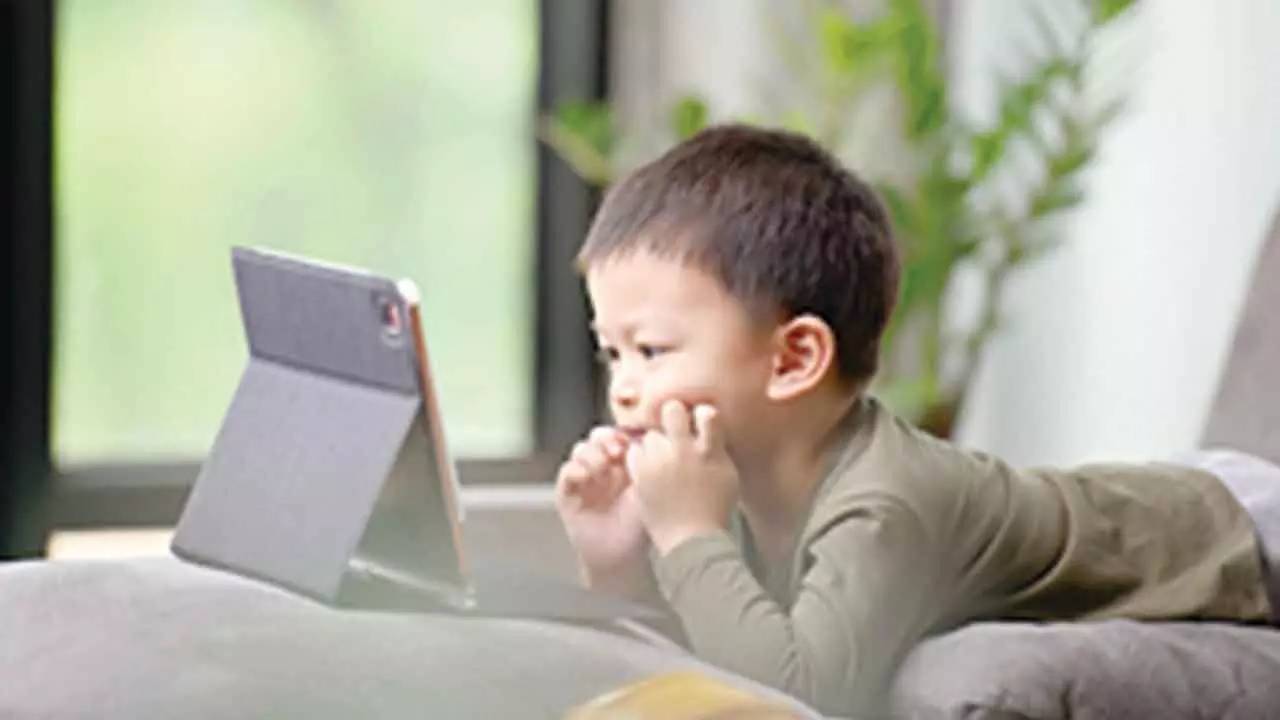 Too Much Screen Time, Trauma Can Cause Behavioural Issues In Kids Too Much Screen Time, Trauma Can Cause Behavioural Issues In Kids