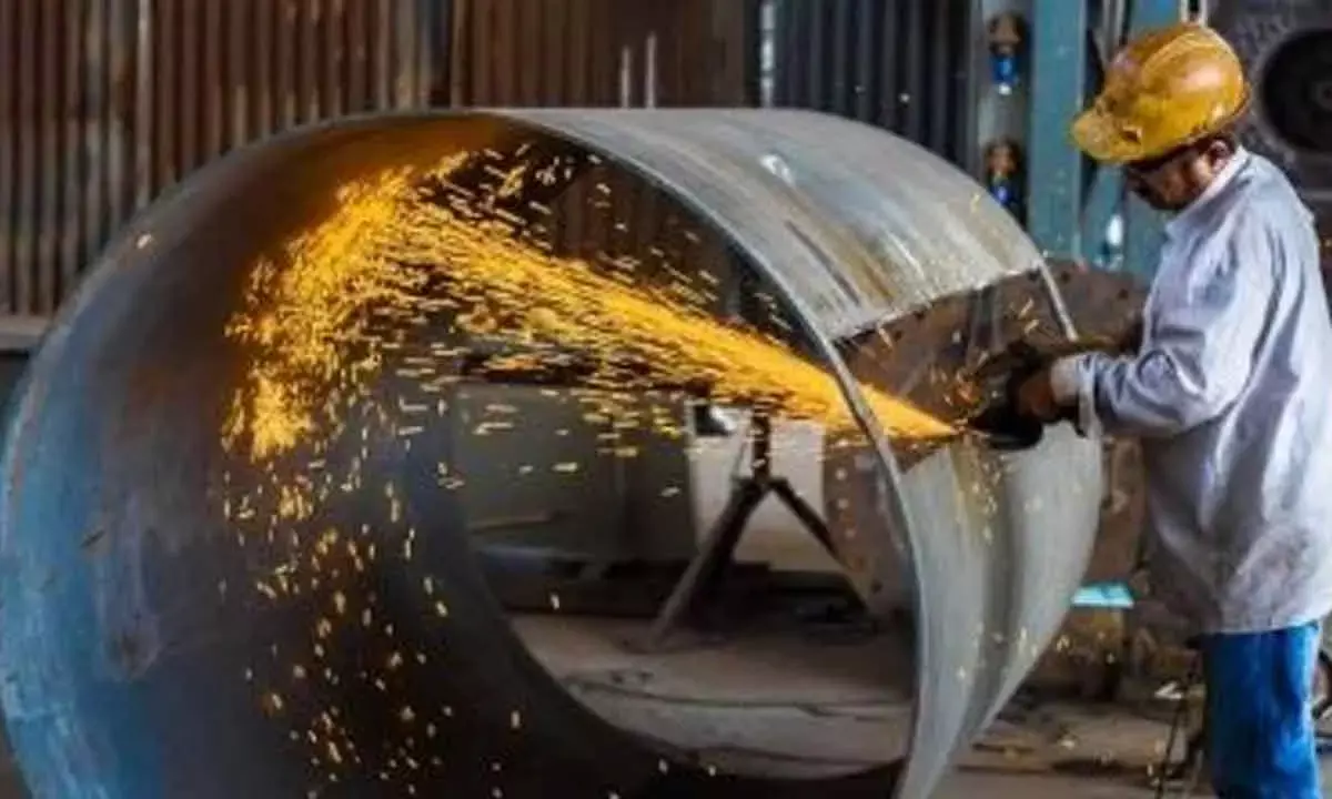 IIP Contracts 0.1% In Aug