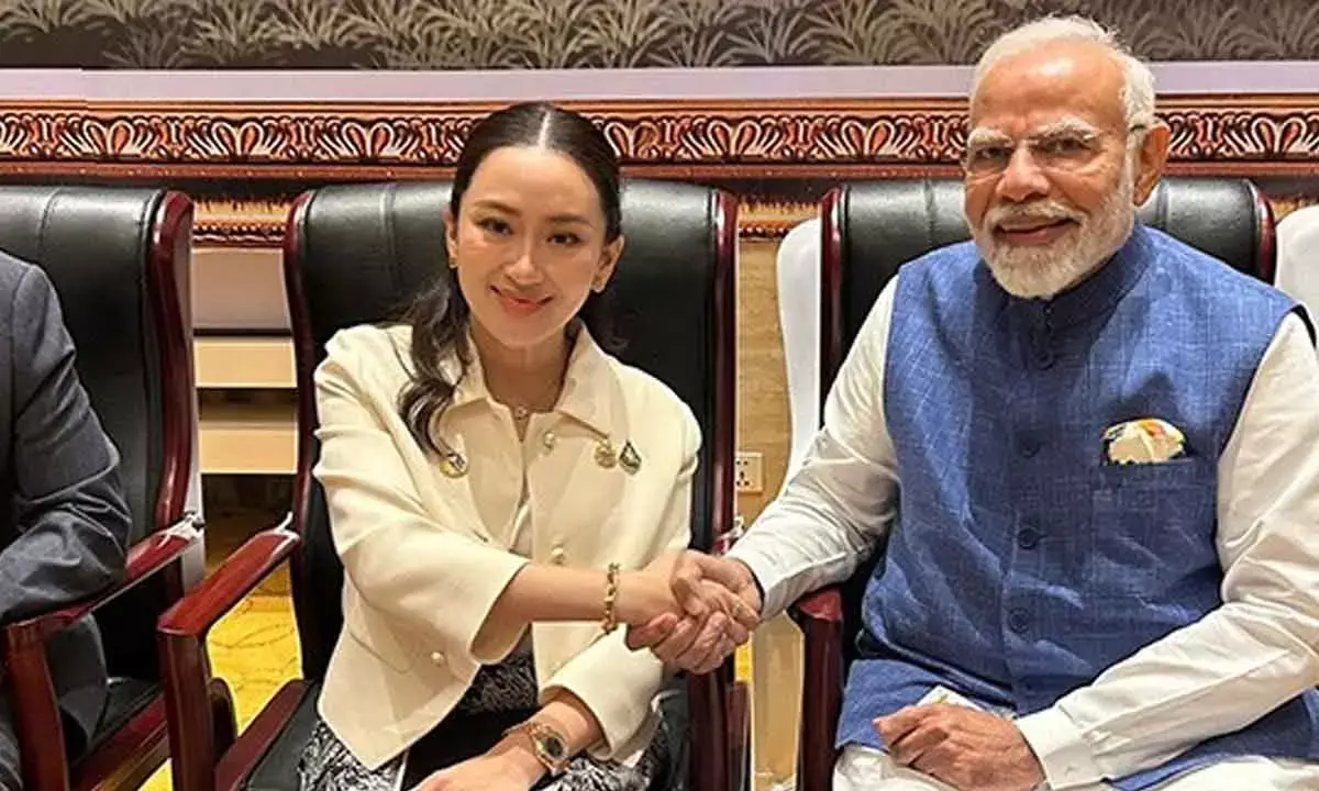 PM Modi Meets Thai PM On Sidelines Of East Asia Summit