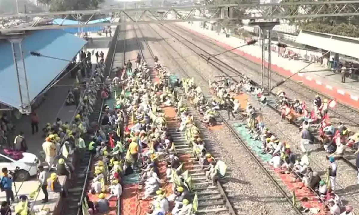 Punjab Farmers Block Roads, Rail Tracks Over Paddy Purchase Delays