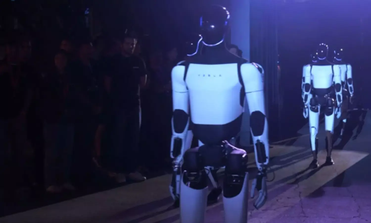 How Teslas Drink-Serving, Happy Birthday-Singing Robots Were Not Machines