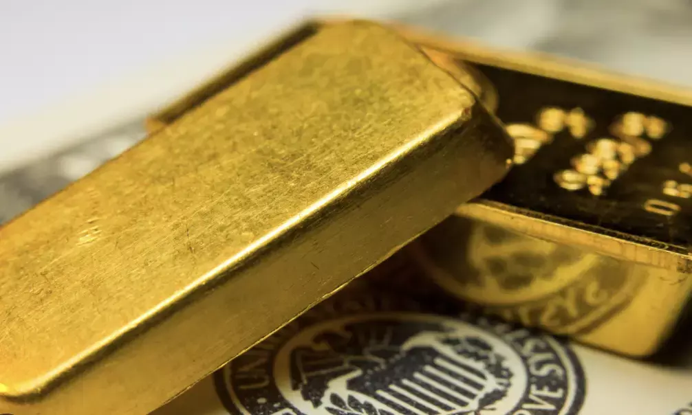 Gold prices steady at ₹78,500/10g as rupee weakens