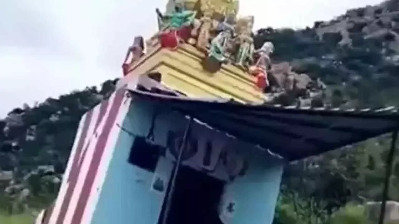 Miscreants Damage Temple Walls In AP Miscreants Damage Temple Walls In AP