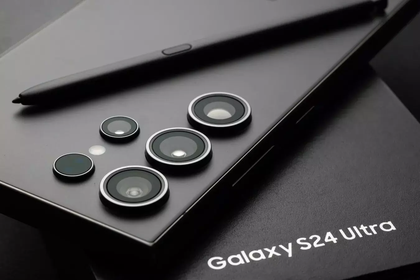 iPhone 15, S24 Ultra, OnePlus 13R at Big Discounts on Amazon