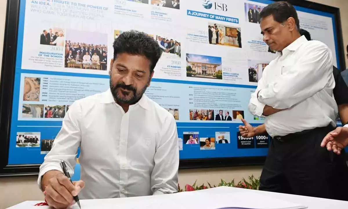 CM Invites ISB Grads To Work With His Govt