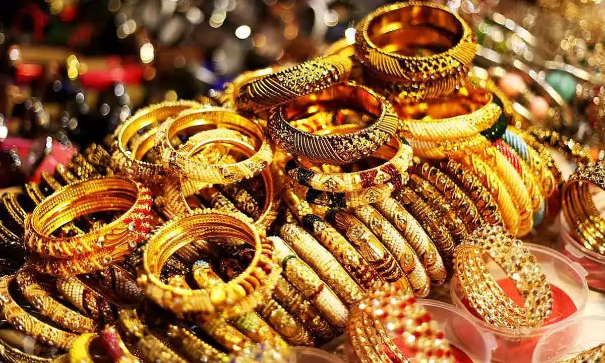 Futures Fall On Weak Global Cues