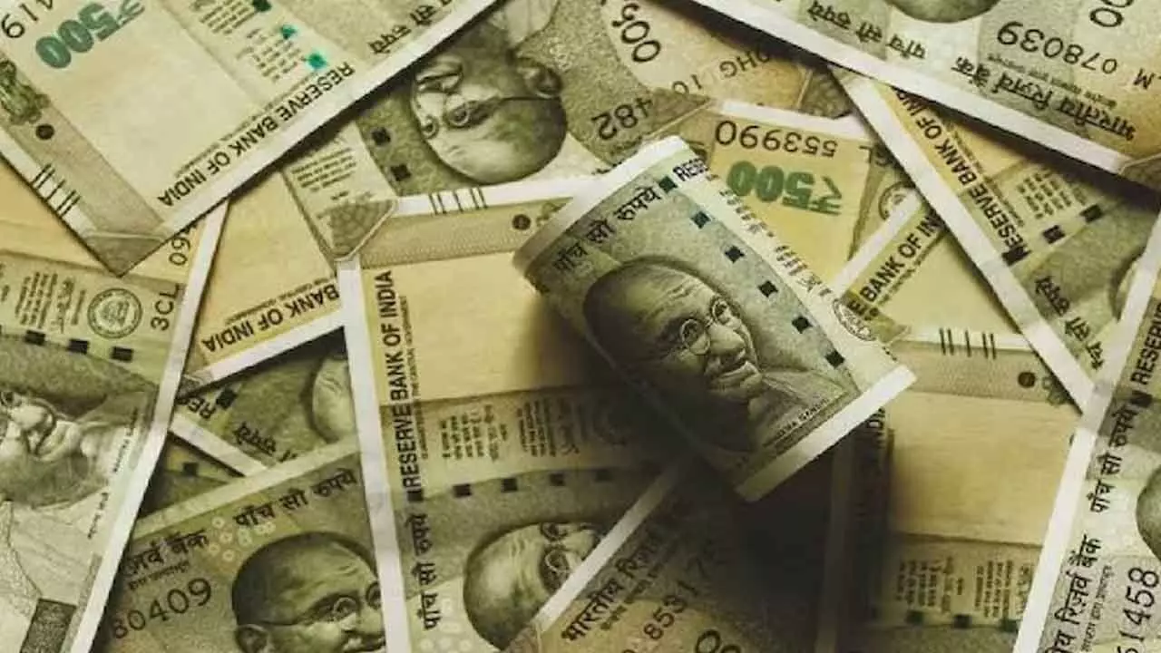 Maha Polls: Rs 1.05 Cr Cash Seized From Car Maha Polls: Rs 1.05 Cr Cash Seized From Car
