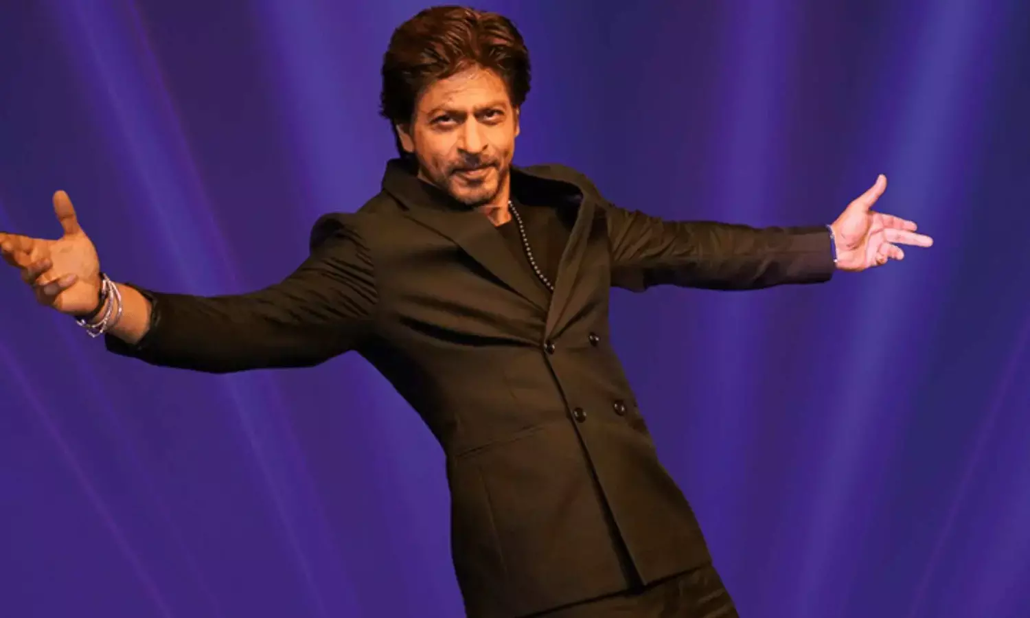 Shah Rukh Khan Celebrates His Birthday with Fans, Strikes Signature Pose