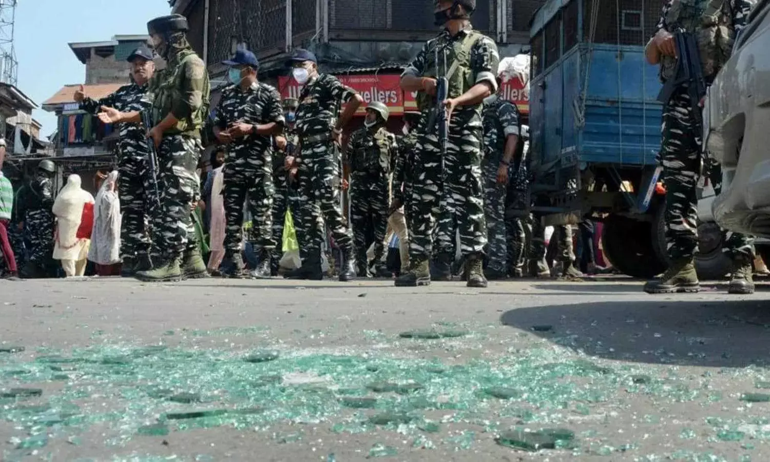 Srinagar Grenade Attack Leaves 12 Civilians Injured in Jammu & Kashmir