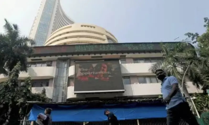 Markets nosedives four-month low amid ongoing October decline