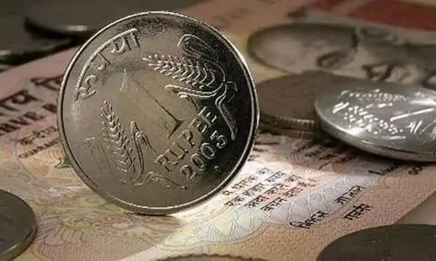 Rupee Hits Record Low Amid US Election Updates, RBI Likely Steps In