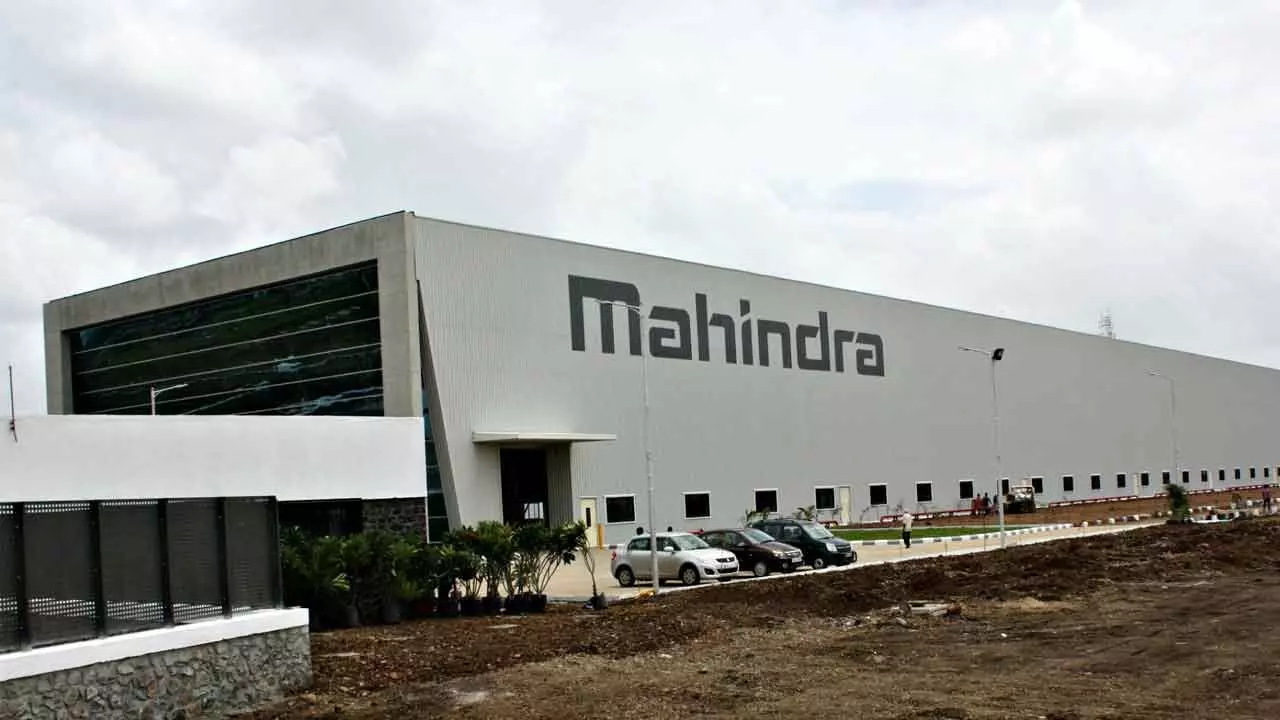 Mahindra Q2 PAT Rises 35% To Rs 3,171 Cr In 3 Months Mahindra Q2 PAT Rises 35% To Rs 3,171 Cr In 3 Months