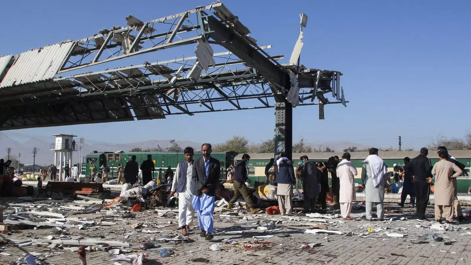 Pakistan Railway Station Explosion: Blast Targeting Army in Balochistan Kills 24+, Injures Over 40 Pakistan Railway Station Explosion: Blast Targeting Army in Balochistan Kills 24+, Injures Over 40