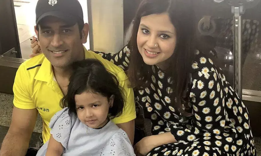 Fan gets emotional after meeting MS Dhoni, Sakshi, and Ziva on a flight